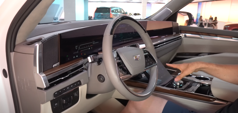 2025 Cadillac Escalade Is An Extra Large & Luxurious SUV With Insane Tech 7 2025 cadillac escalade Car